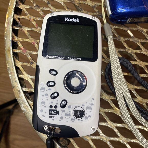 Digital Cameras LOT 3 Kodak ZX3 Insignia NS-DSC1112 Kodak V1253 For Parts Repair - Picture 2 of 14